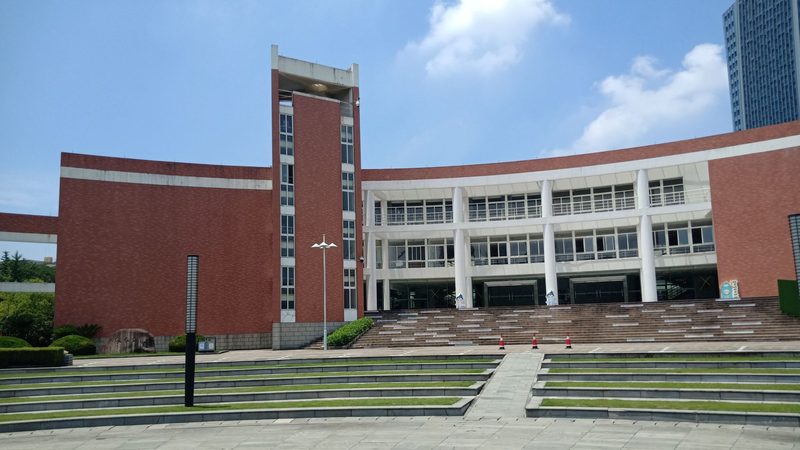 电子产品加盟代理：成本构成与投资考量**